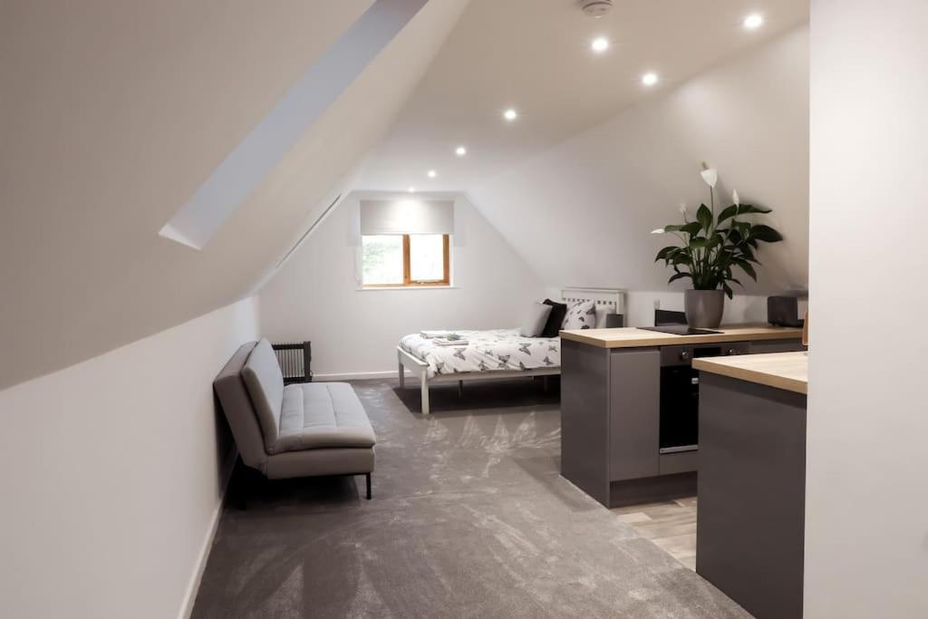 Aviary Lodge Hurn Экстерьер фото